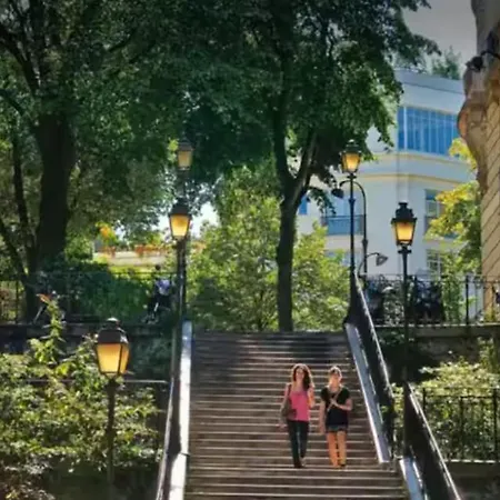 Bed & Breakfast Montmartre Village Parigi